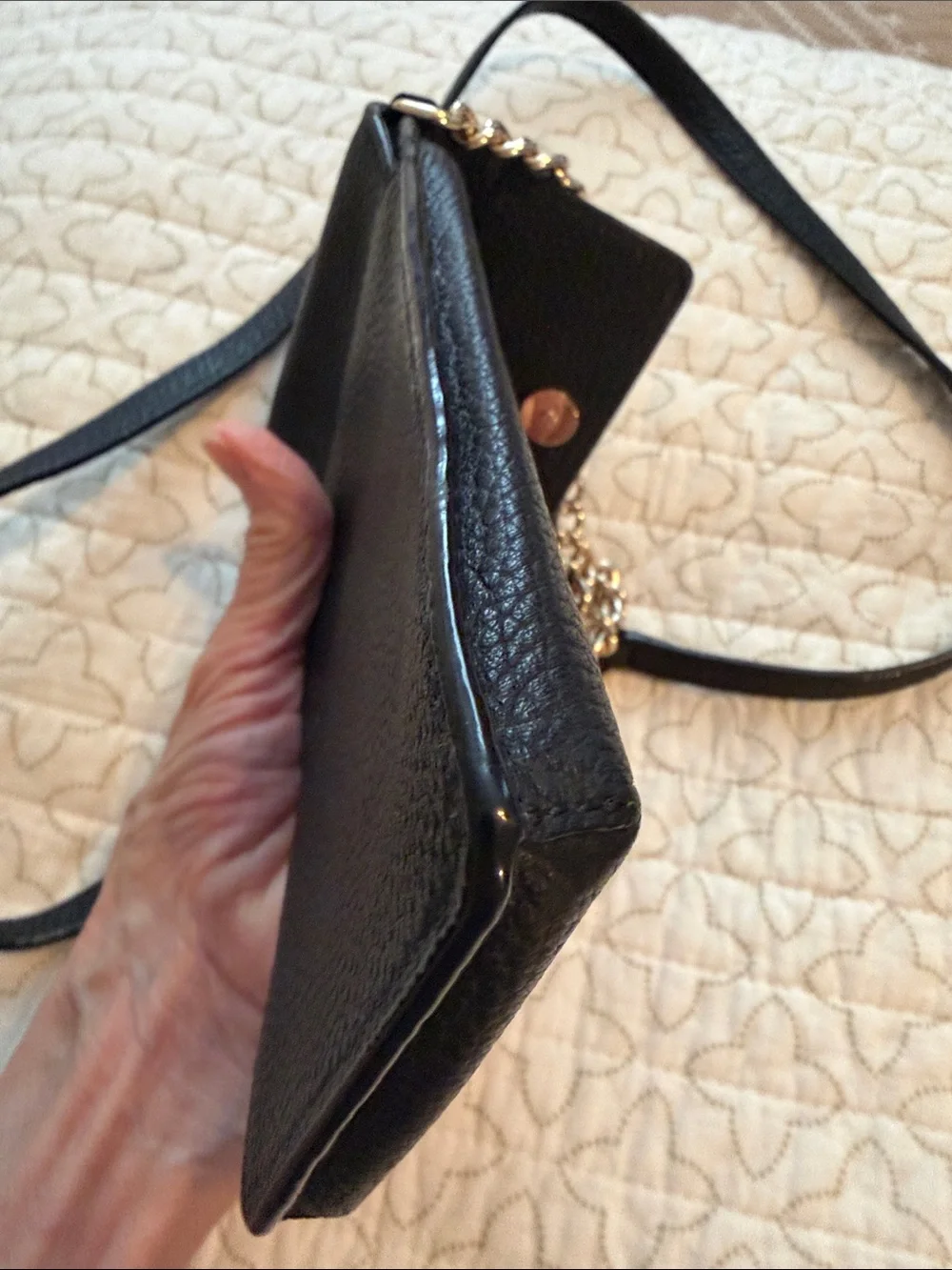 kate spade Black Pebbled Leather Crossbody Phone Pouch with Gold Chain EUC